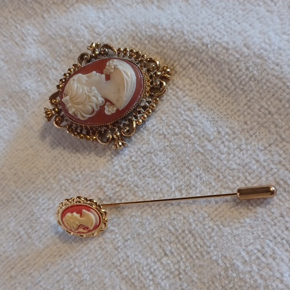 Vintage brooch cameo Avon And Cameo Pin